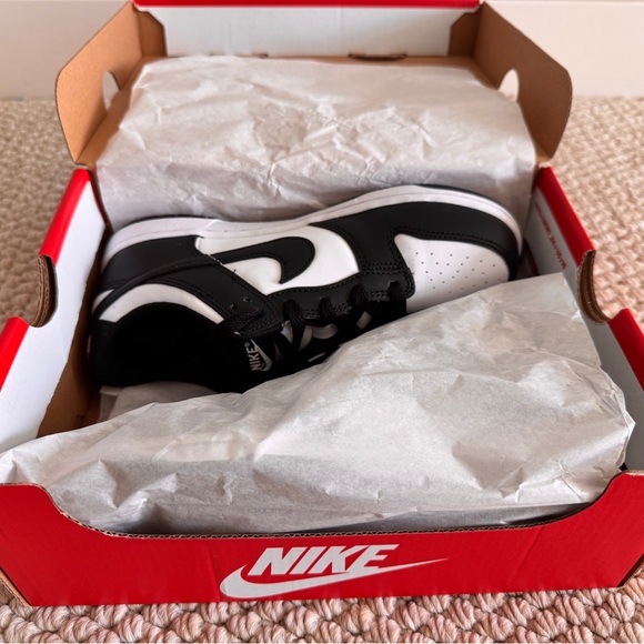 ** NEW ** Nike Dunks Low Shoes (Panda) - Size 3 - Picture 6 of 7